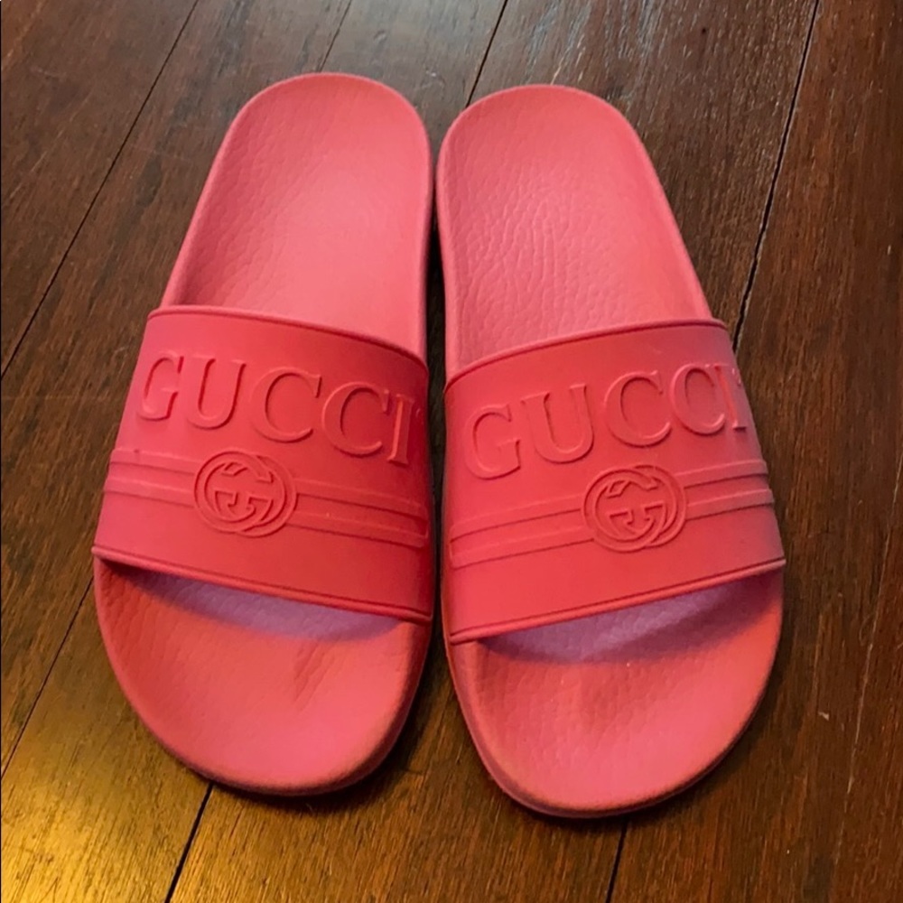 PINK GUCCI SLIDES